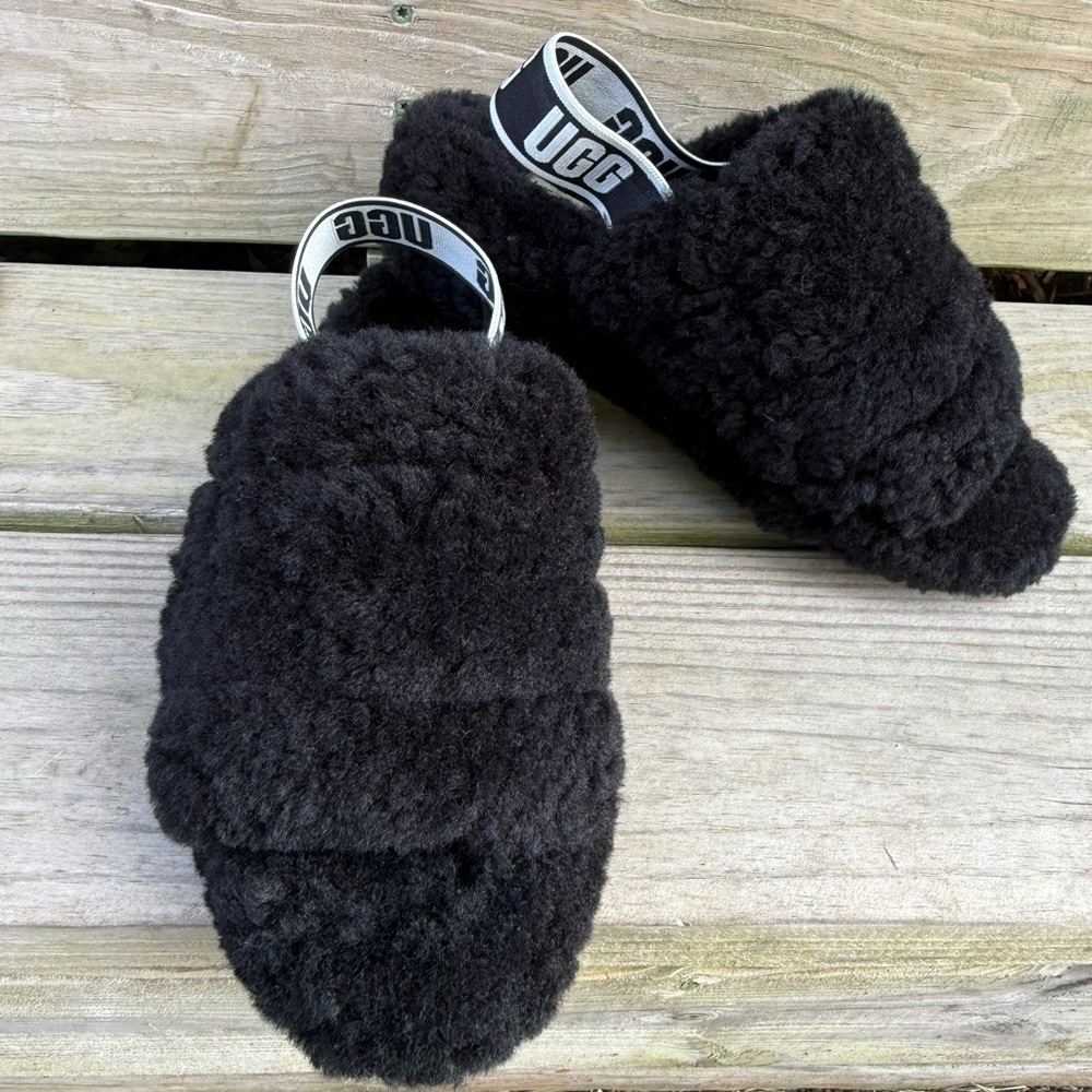 UGG  Fluff Yeah Slippers Wool Shearling Fur 1095119
Size 9 Elastic Band Strap